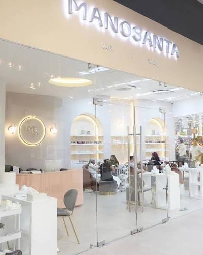 MANO SANTA shopfront
