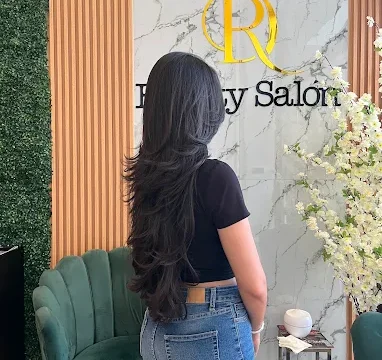 RD Salon customer brunette