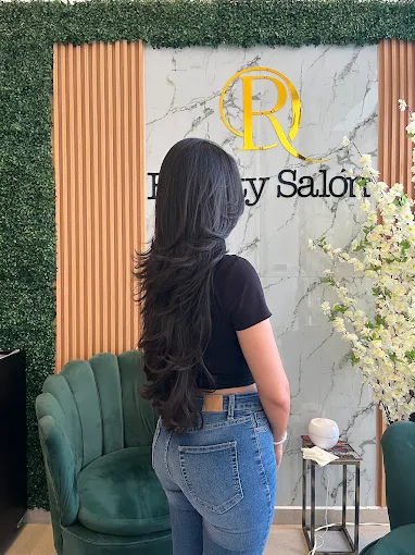 RD Salon customer brunette